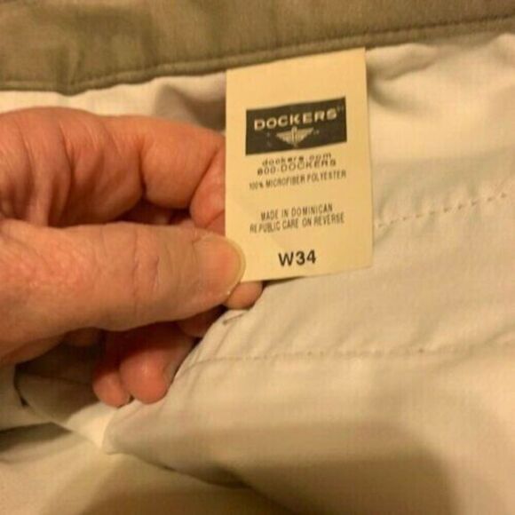 DOCKERS SIZE 34 DARK BEIGE PLEATED SHORTS - Picture 4 of 5